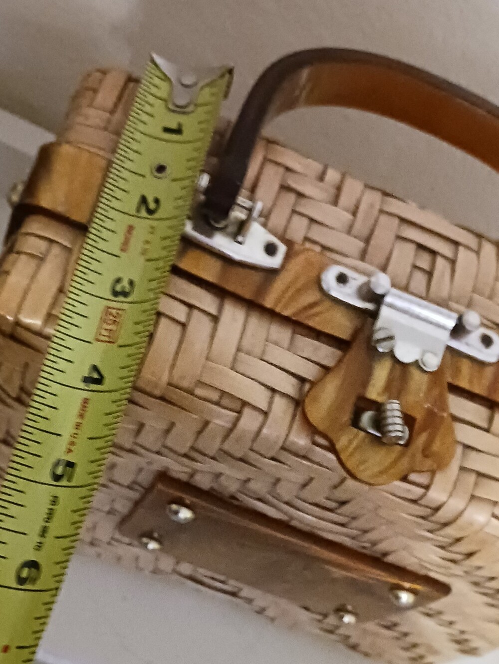Lesco Lona Made In Hong Kong Vintage Woven Basket Style Purse w/ Lucite Accents - Picture 16 of 16